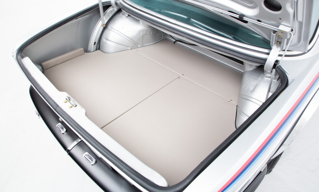 BMW 3.2 CSL Batmobile For Sale - Interior 12
