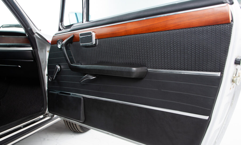 BMW 3.2 CSL Batmobile For Sale - Interior 5